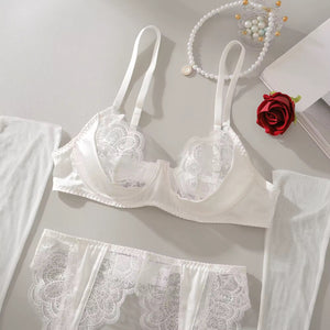 Lingerie Branca Clássica com Cinta Liga – Sofisticação em cada detalhe