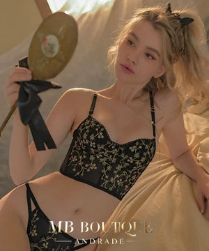 Lingerie bordada em flores 
