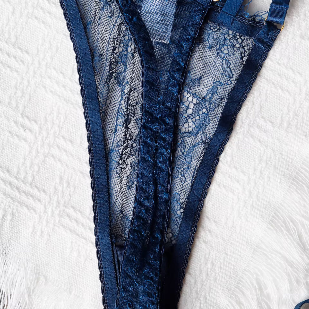 Lingerie Midnight Lace – Renda Preta com Harness e Cinta-Liga | Com Aro, Sem Bojo