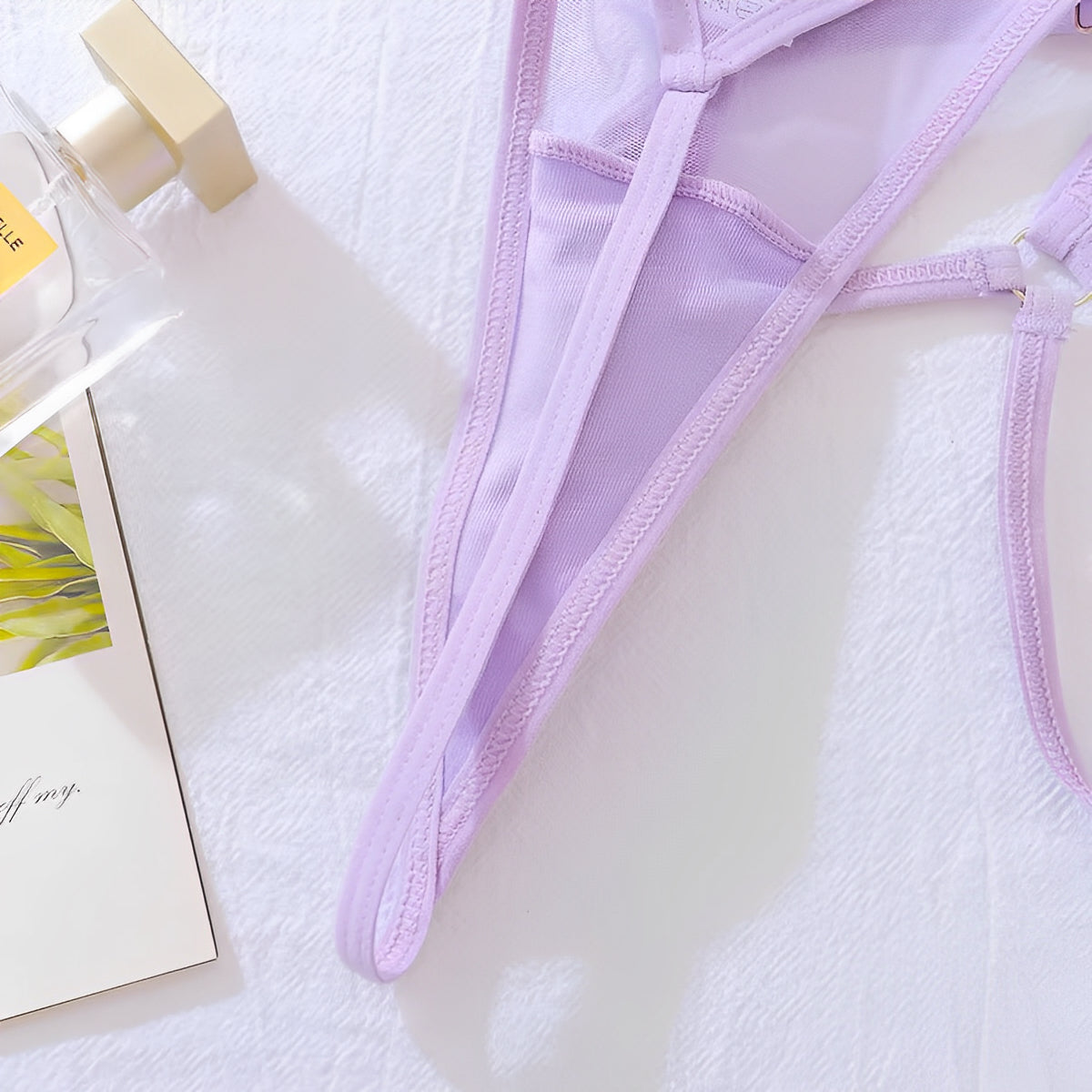 Lingerie Lilás com Recortes Modernos – Delicadeza com design autêntico