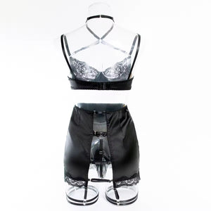 Lingerie Red Seduction – Com Saia de Cetim, Ligas e Fio Dental Regulável