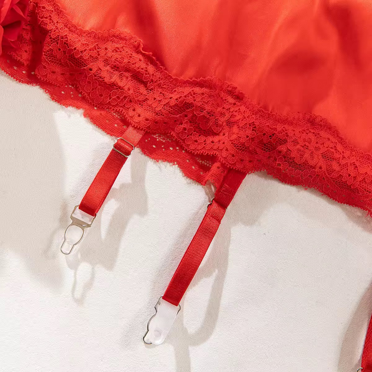 Lingerie Red Seduction – Com Saia de Cetim, Ligas e Fio Dental Regulável