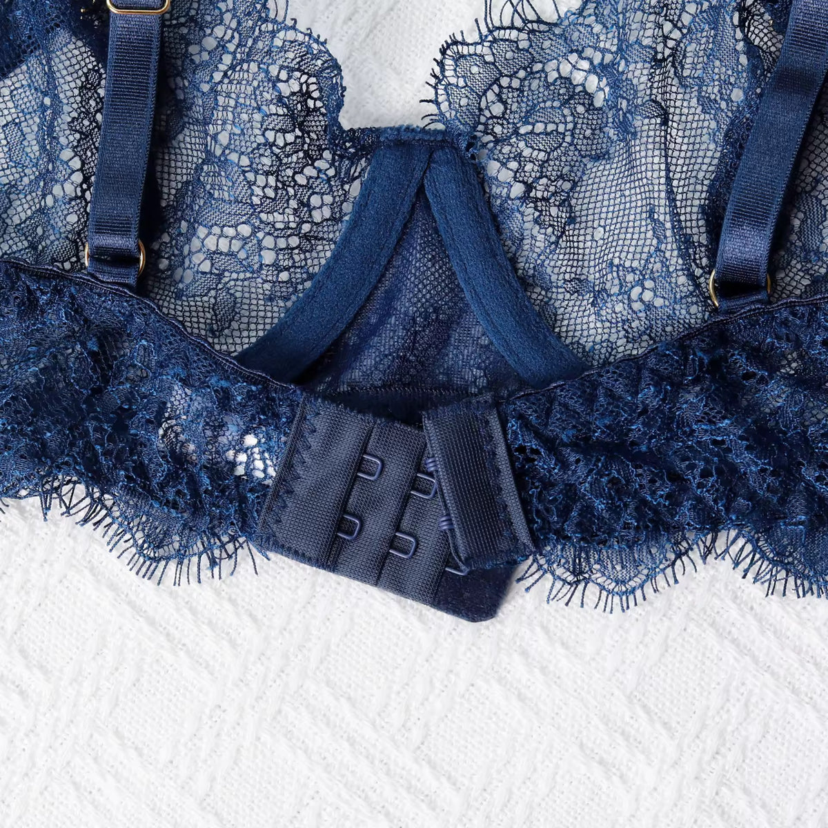 Lingerie Midnight Lace – Renda Preta com Harness e Cinta-Liga | Com Aro, Sem Bojo
