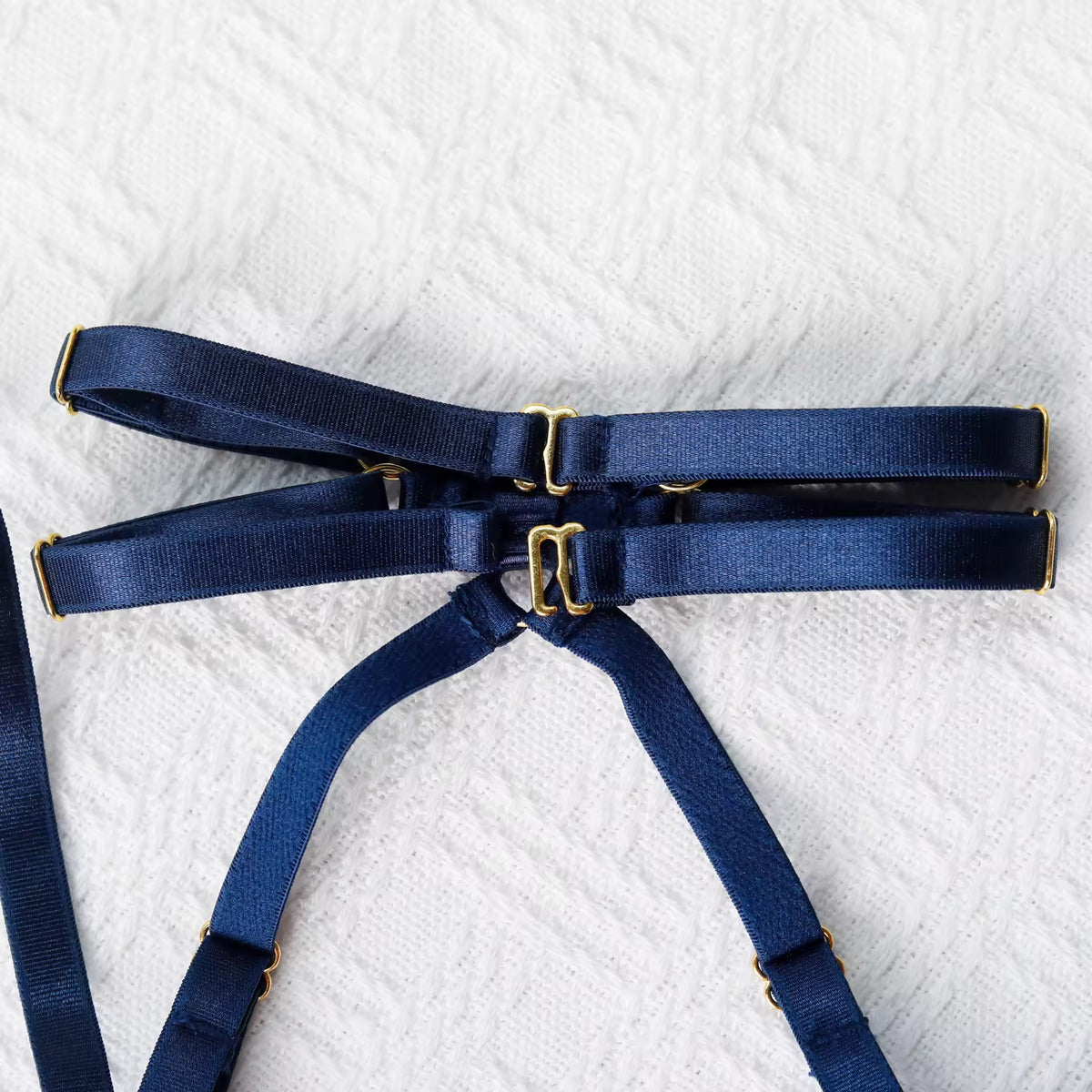 Lingerie Midnight Lace – Renda Preta com Harness e Cinta-Liga | Com Aro, Sem Bojo