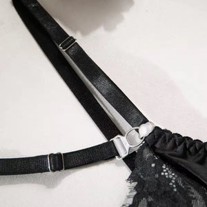 Lingerie Red Seduction – Com Saia de Cetim, Ligas e Fio Dental Regulável