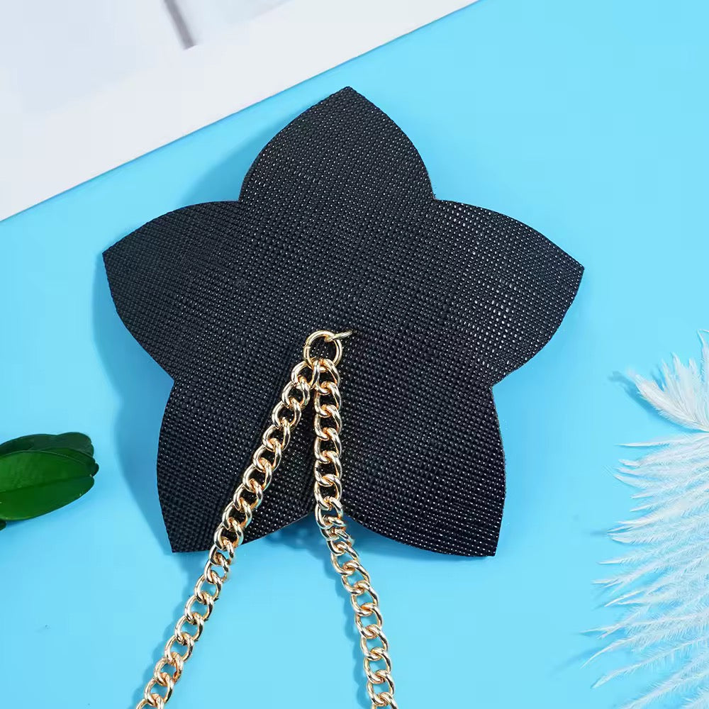 Tapa-Seios Estrela com Harness e Correntes – Domínio e Sedução em Um Só Look