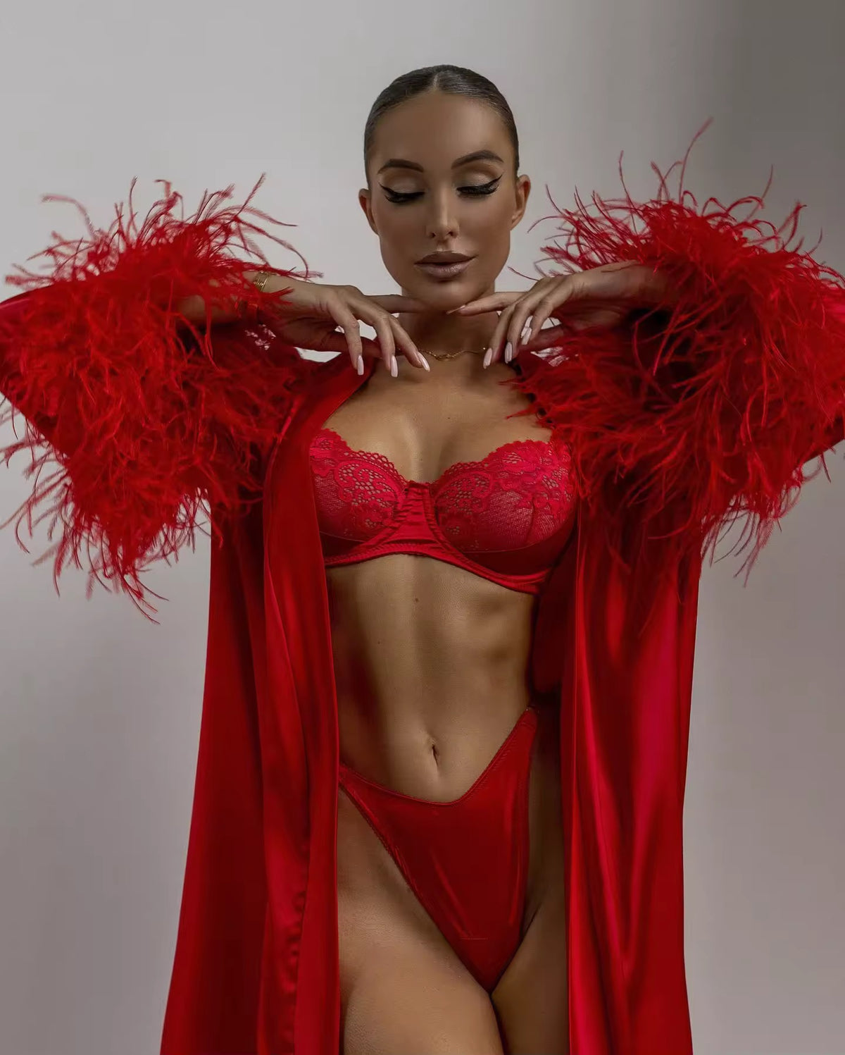 Lingerie Red Seduction – Com Saia de Cetim, Ligas e Fio Dental Regulável