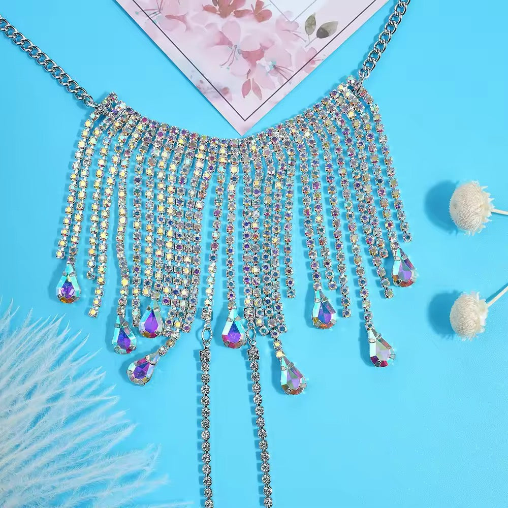 Tapa-Seios Estrela Espelhada com Correntes e Colar Strass – Brilho Celestial e Sofisticação