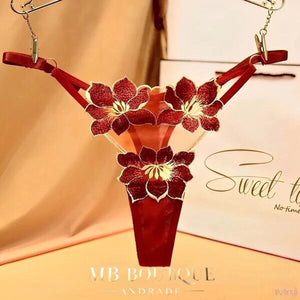 Calcinha com regulagem e bordado em flor