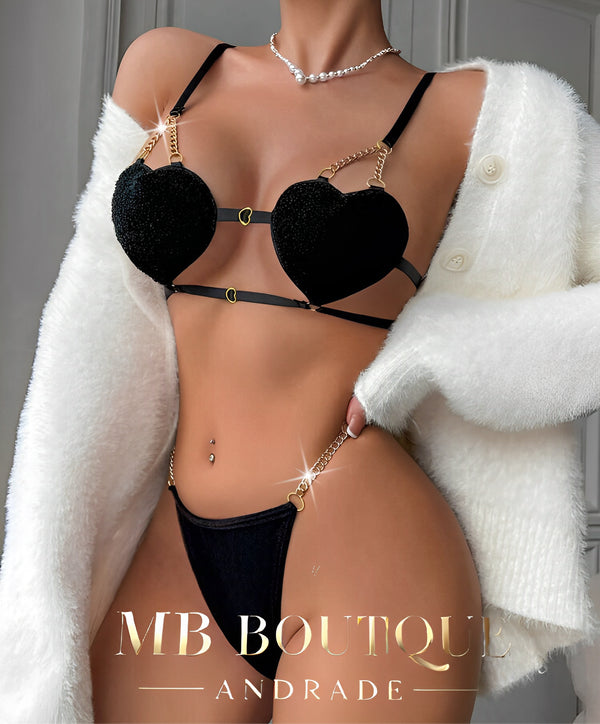 Lingerie Corações Pretos com Corrente Dourada – Romântica, divertida e moderna