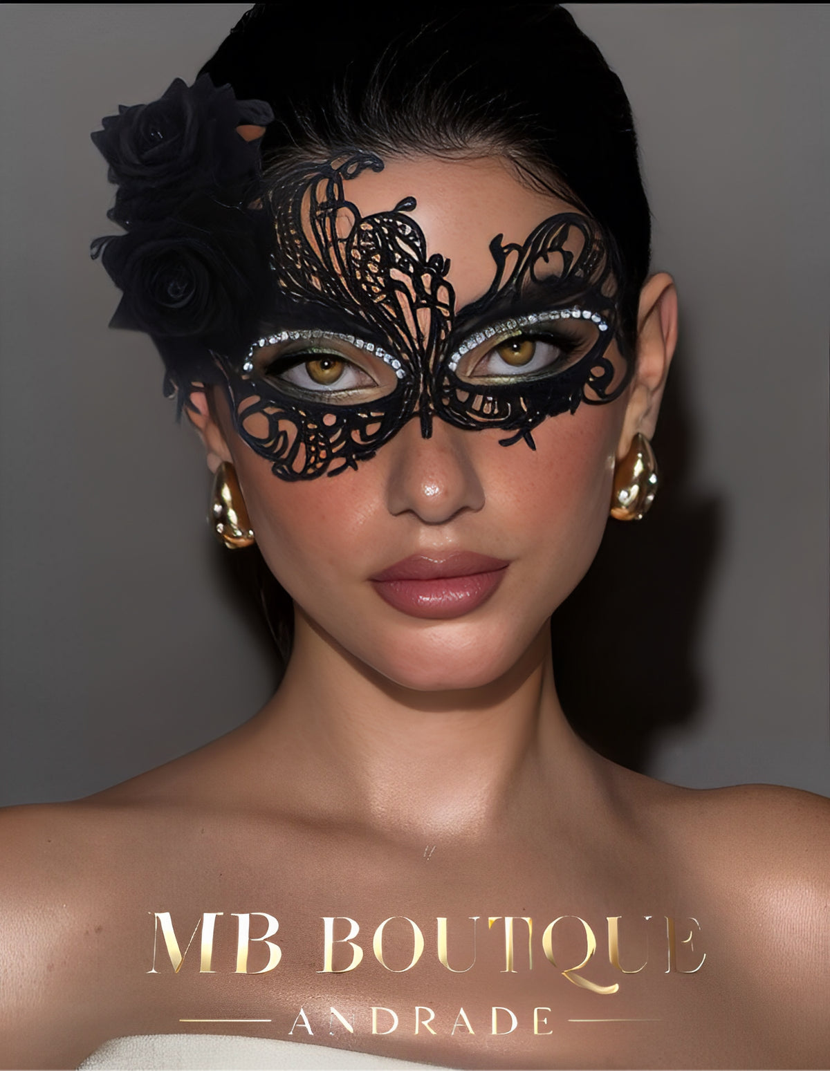 Máscara Borboleta Black Luxo com Cristais e Rosas Laterais