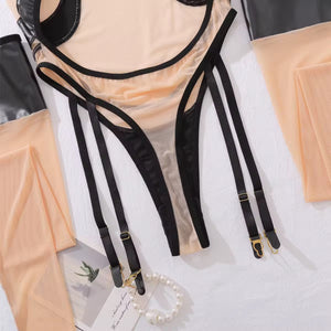 Body Preto Transparente com Recortes – Sensualidade, Poder e Estilo Moderno