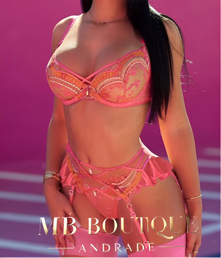 Lingerie Rosa Bordada – Doçura com atitude em cada fio