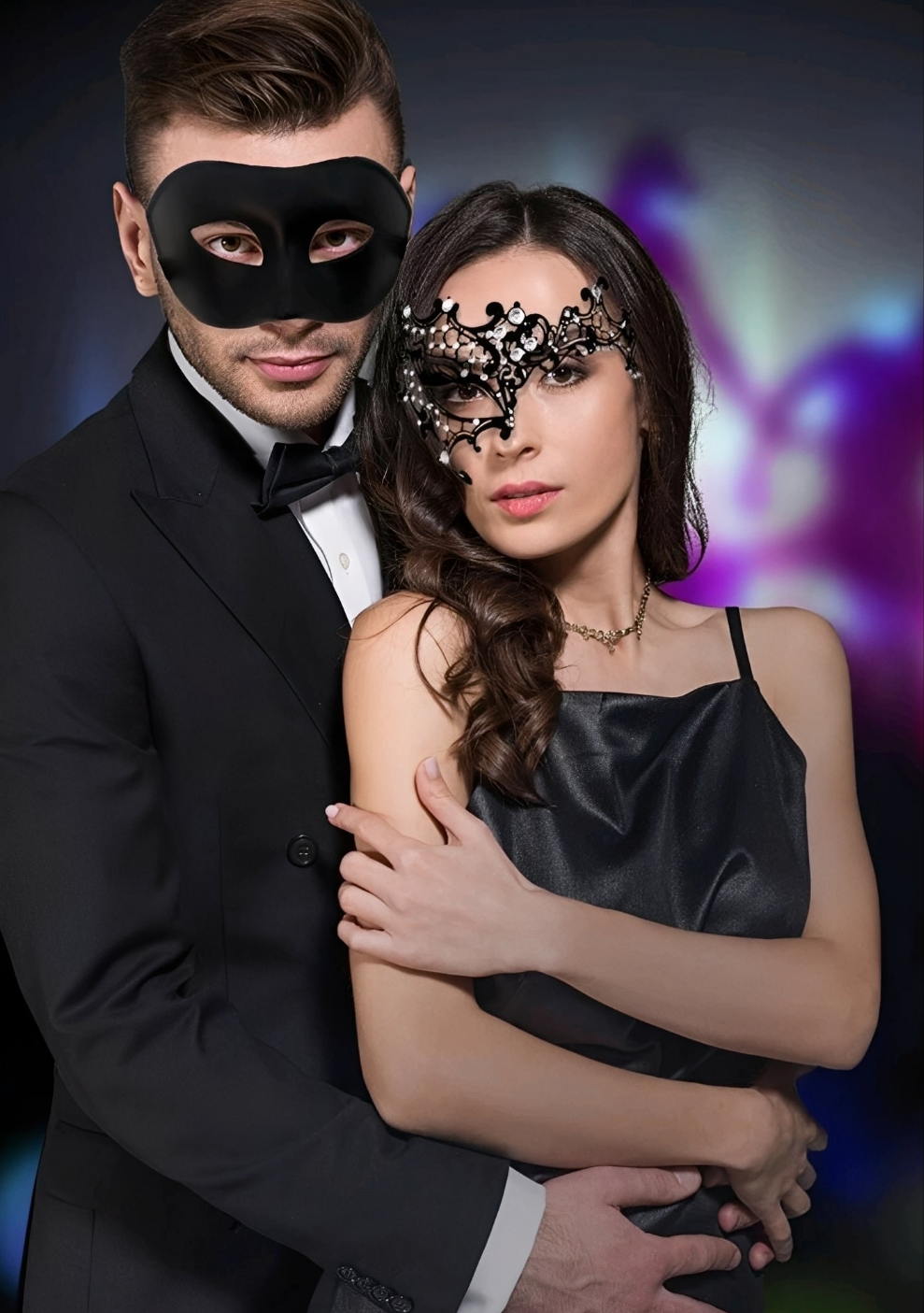 Kit Máscara Veneziana Luxo em Metal com Brilho + Máscara Clássica Preta Unissex - Fantasia de Casal, Festa à Fantasia, Baile de Máscaras, Acessório Sensual e Elegante