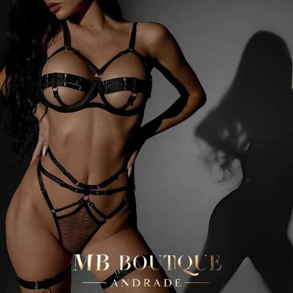 Lingerie com ligas de pernas 