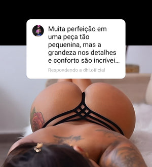 Foto e avaliação de cliente sobre calcinha preta de renda com tiras