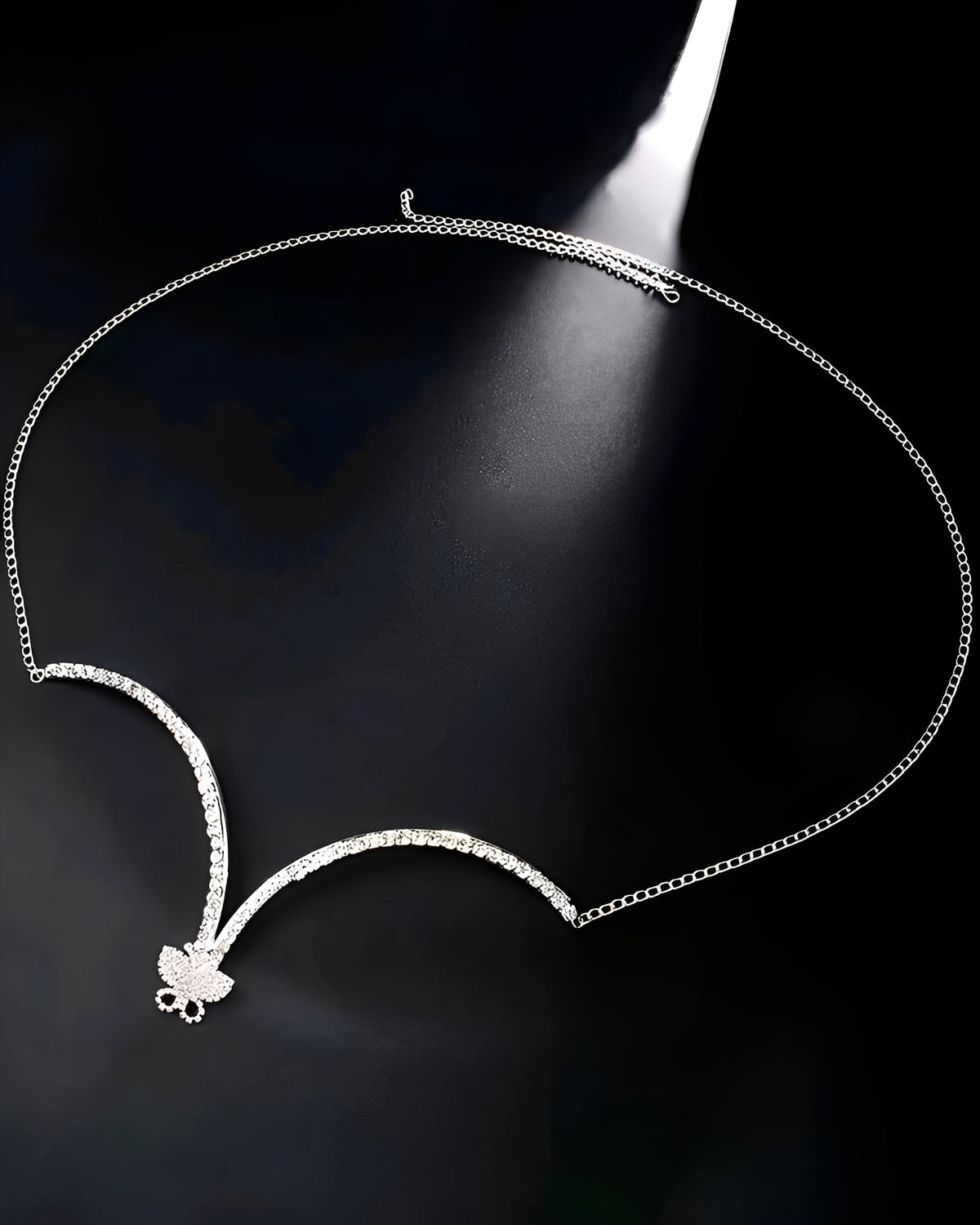 Colar Luxo Prata Feminino com Borboleta em Strass - Acessório Exclusivo e Elegante
