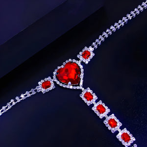 Calcinha Luxo com Correntes de Strass e Pedras Vermelhas - Detalhe Coração - Coleção Gold