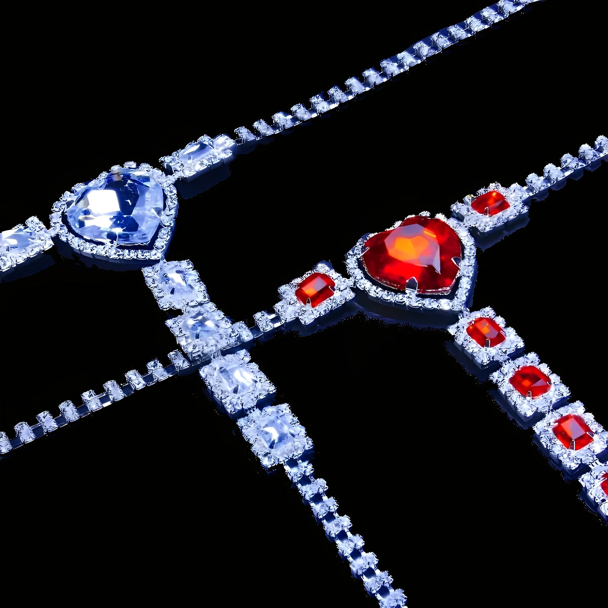 Calcinha Luxo com Correntes de Strass e Pedras Vermelhas - Detalhe Coração - Coleção Gold