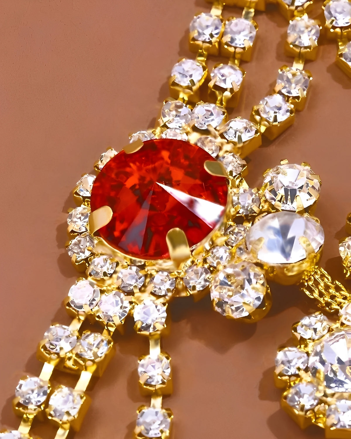 Calcinha Joia Luxo com Pedras Vermelhas e Correntes de Strass - Coleção Gold