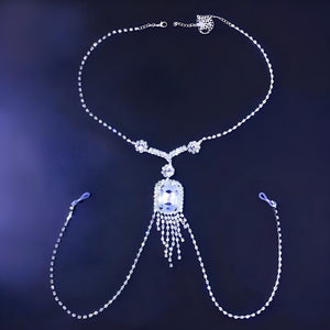 Colar de Peito Luxo com Correntes de Strass e Pedra Central - Glamour e Sensualidade da Coleção Gold