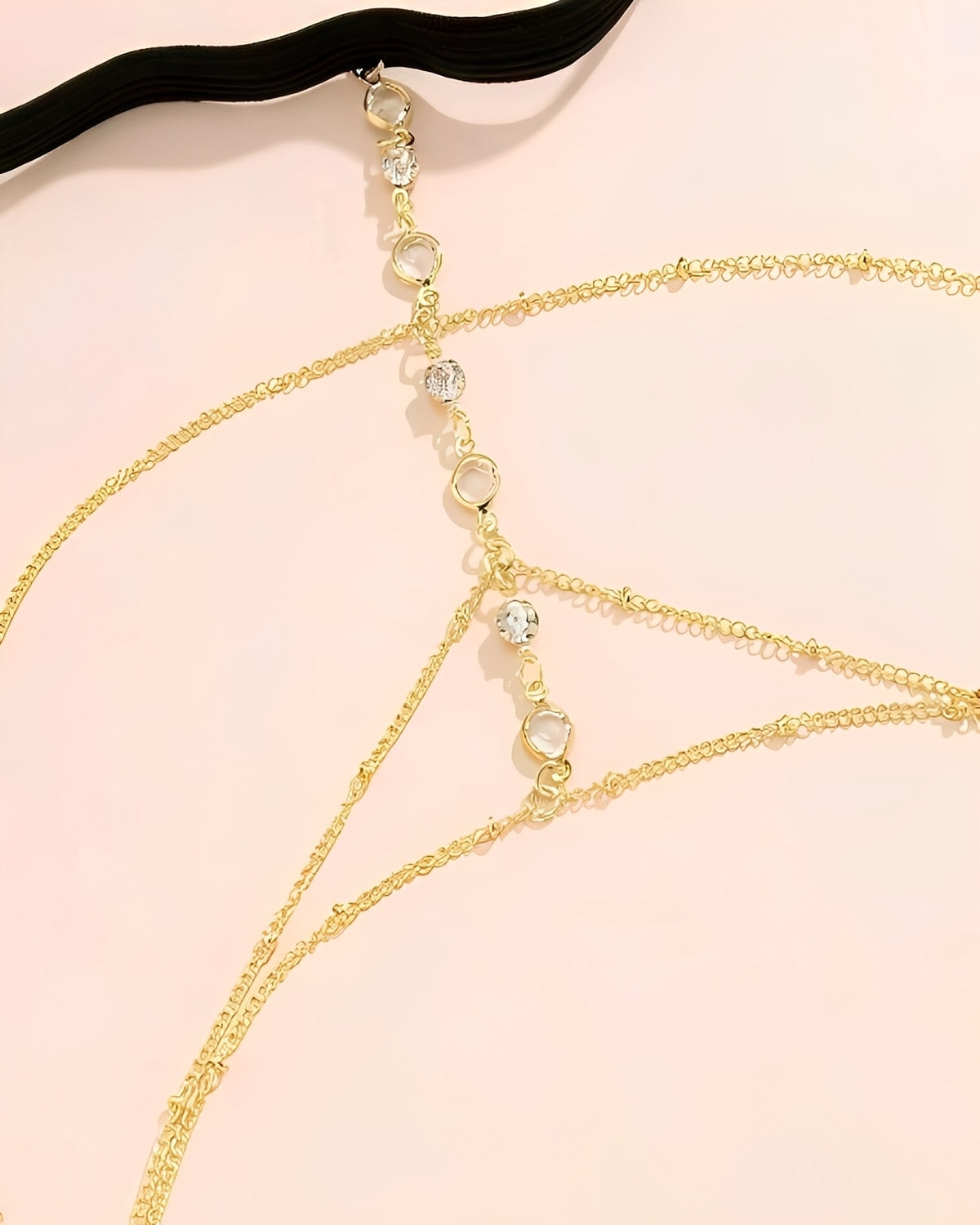 Liga de Perna Dourada com Correntes e Strass - Acessório Sensual