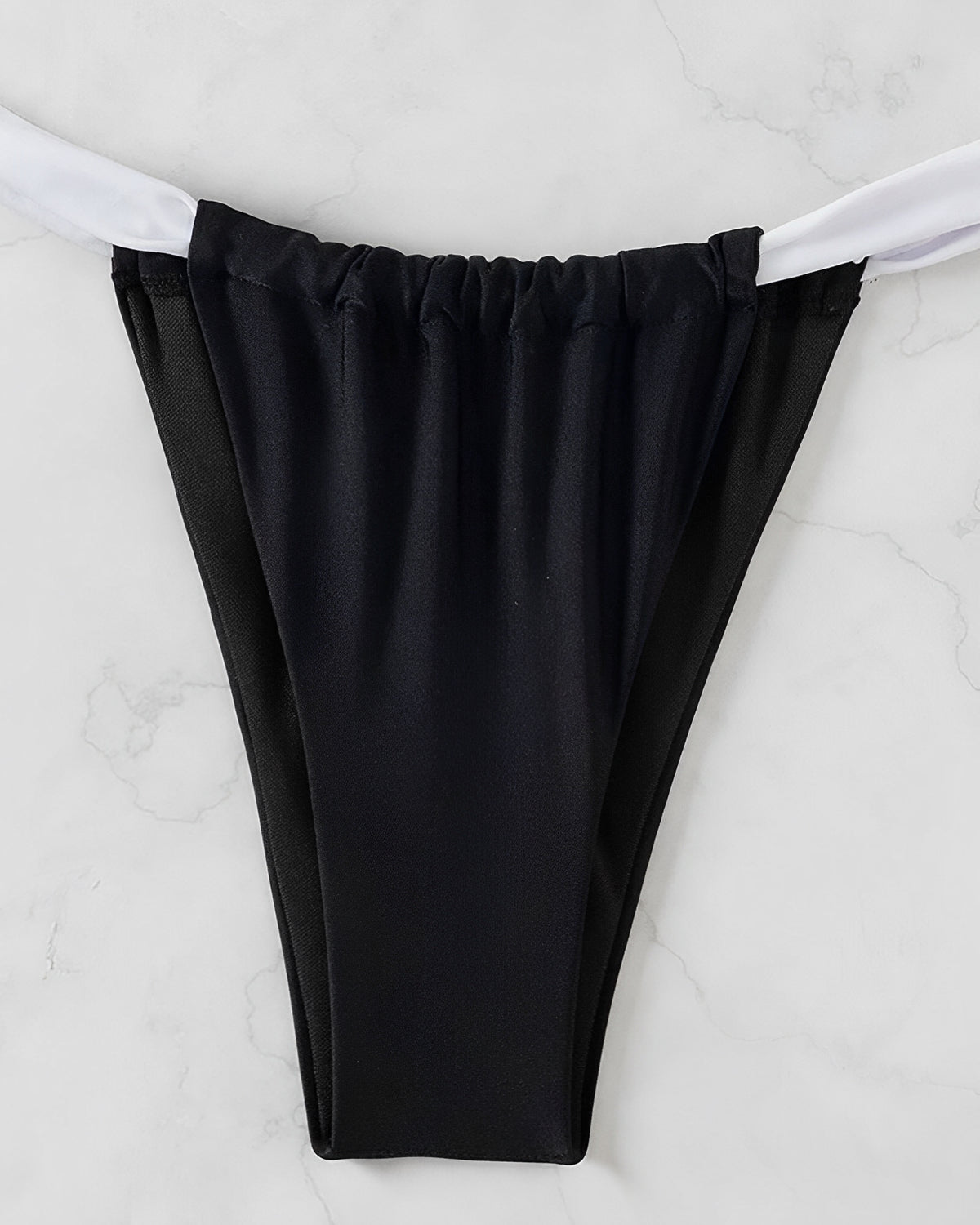 Biquíni Preto com Detalhes Brancos