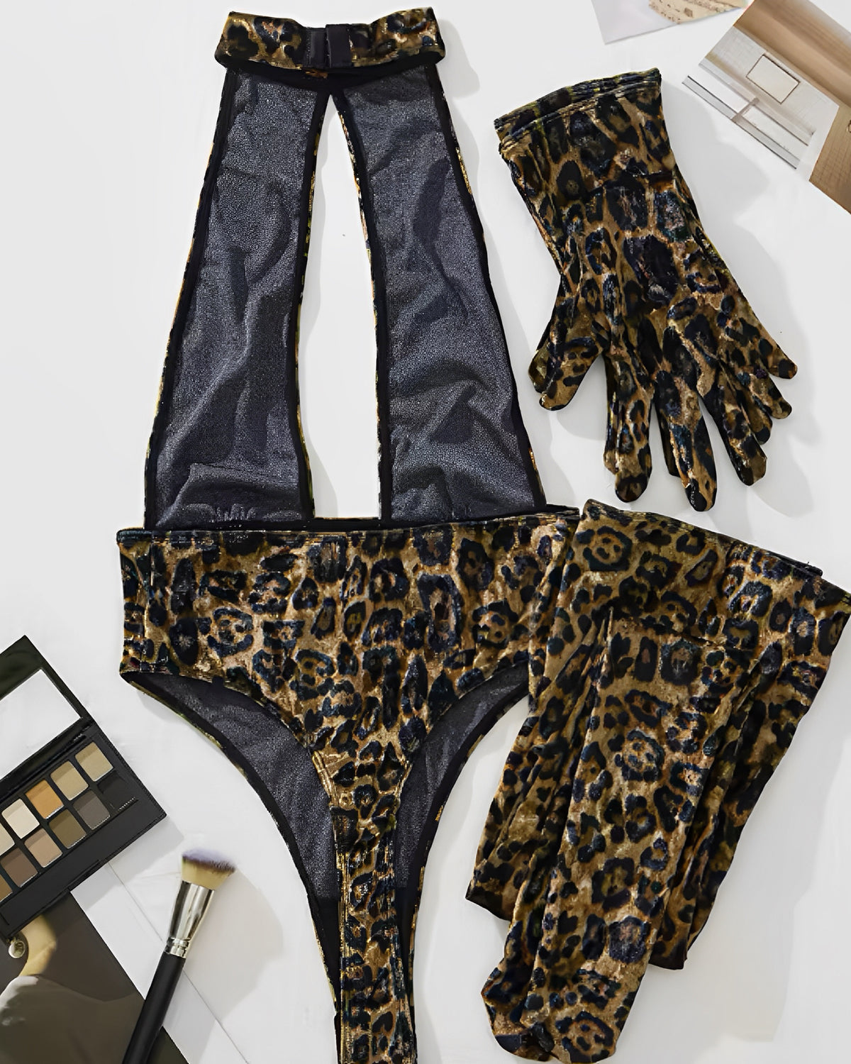 Body Sexy Animal Print - Poder Selvagem e Elegância Atemporal - com luvas e meias