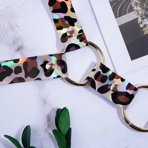 Tapa-Seios Animal Print com Harness e Correntes - Selvagem e Imparável