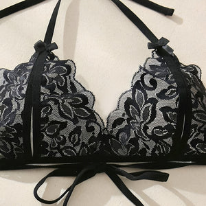 Conjunto de Lingerie Rosa em Renda Transparente e Calcinha Fio Dental com Abertura