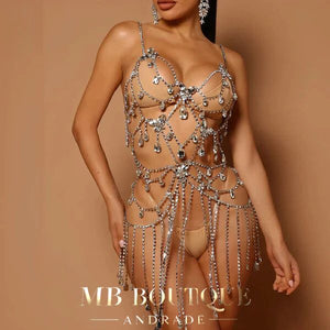Vestido Luxo com detalhes em strass e pedras