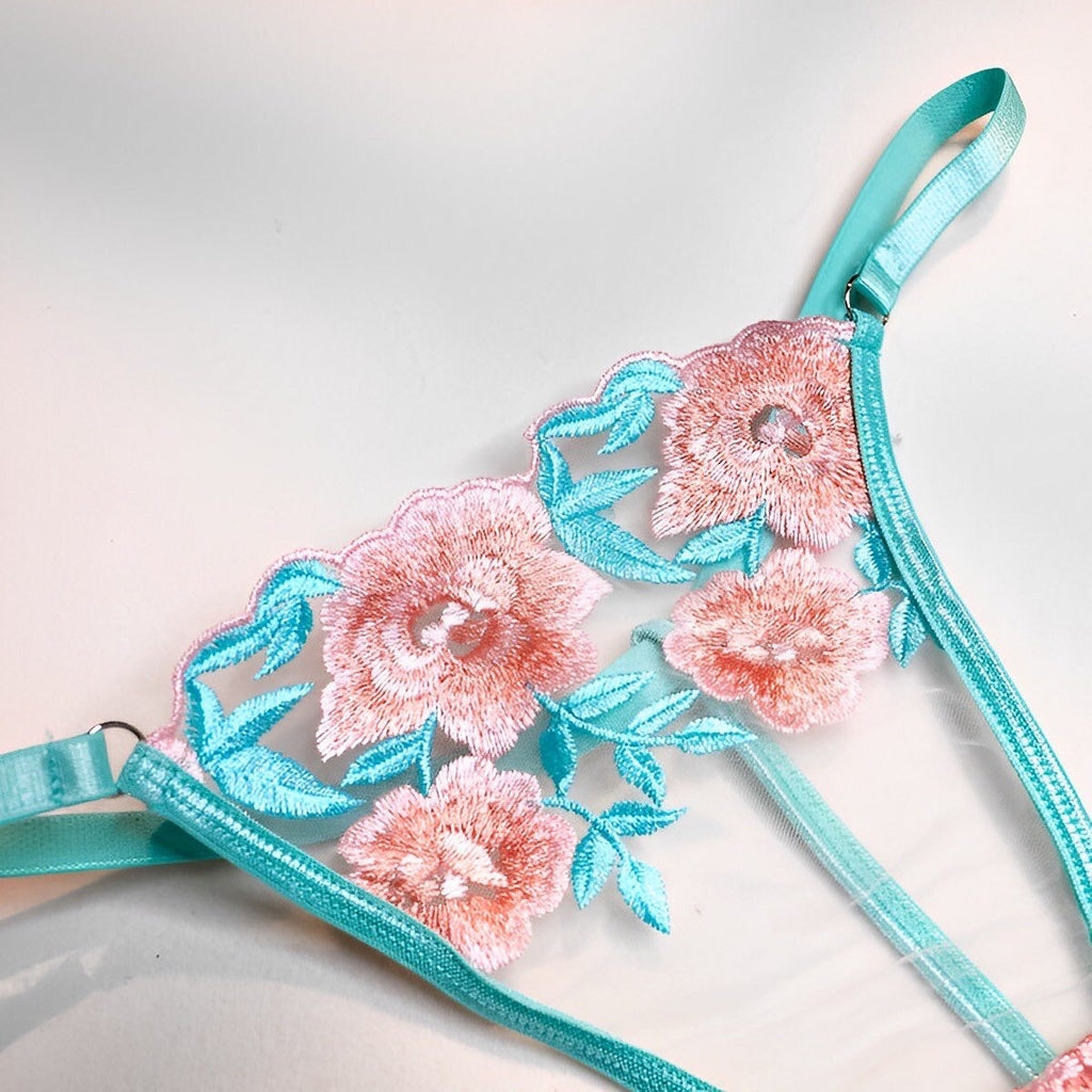 Lingerie bordado em flores com saia