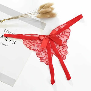 Calcinha com detalhes em laço e desenho em borboleta