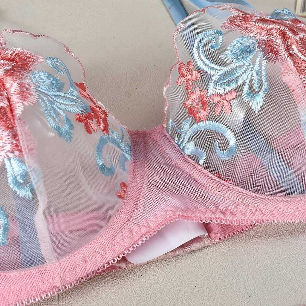 Lingerie com bordado em flores e ligas de perna 