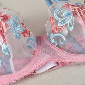 Lingerie com bordado em flores e ligas de perna 