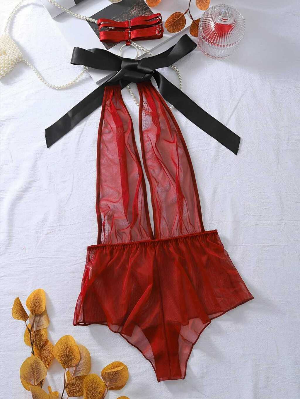 Body transparente com gargantilha 