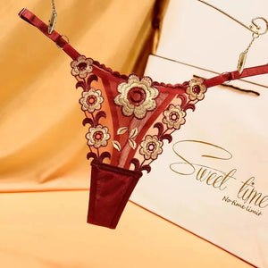 Calcinha com bordado em flores