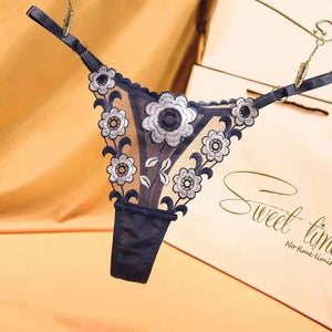 Calcinha com bordado em flores