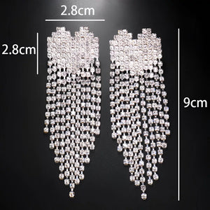 Joia de strass com detalhe em coração para os seio