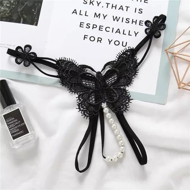 Calcinha com bordado em borboleta