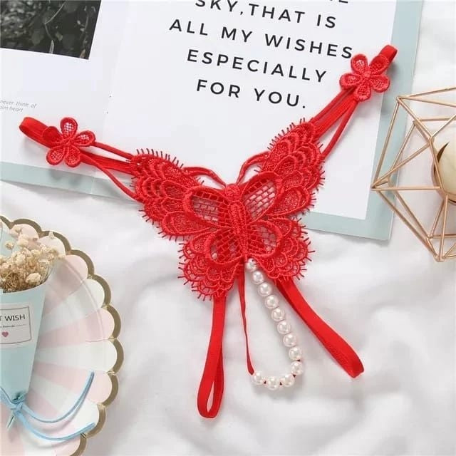 Calcinha com bordado em borboleta