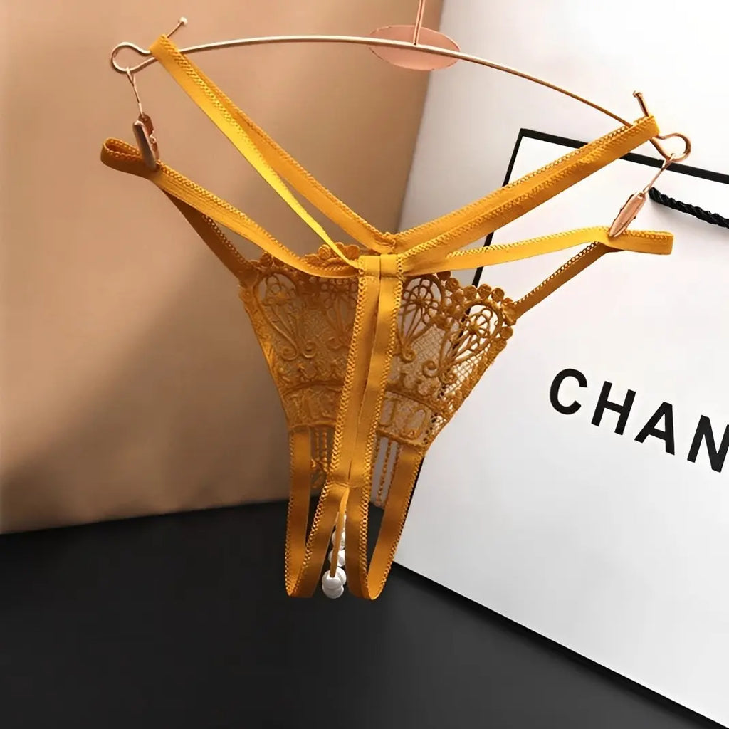 Calcinha com detalhes em franja e pérolas