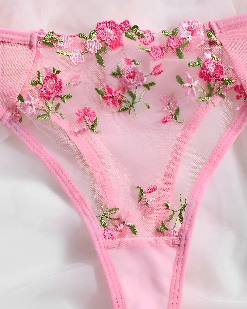 🌷Conjunto Bella Fiore – Transparente Bordado - Desperte sua versão mais elegante, floral e irresistível
