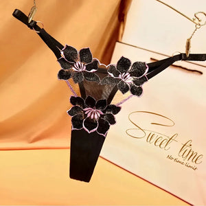 Calcinha com regulagem e bordado em flor