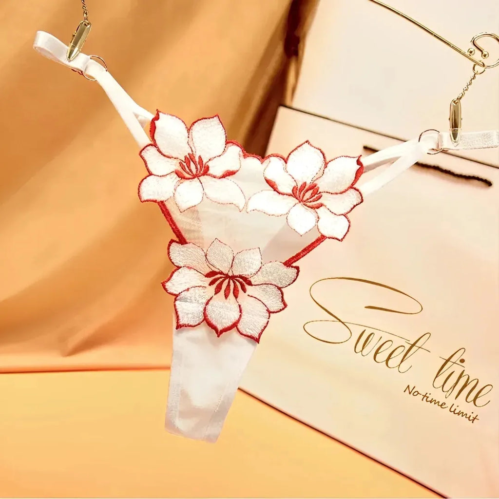 Calcinha com regulagem e bordado em flor