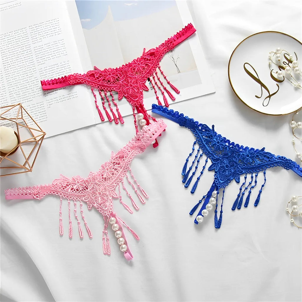 Calcinha com pérolas e franjas