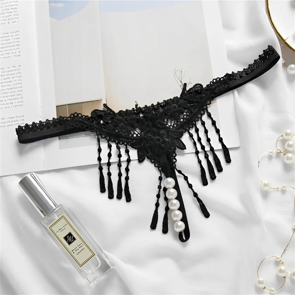 Calcinha com pérolas e franjas