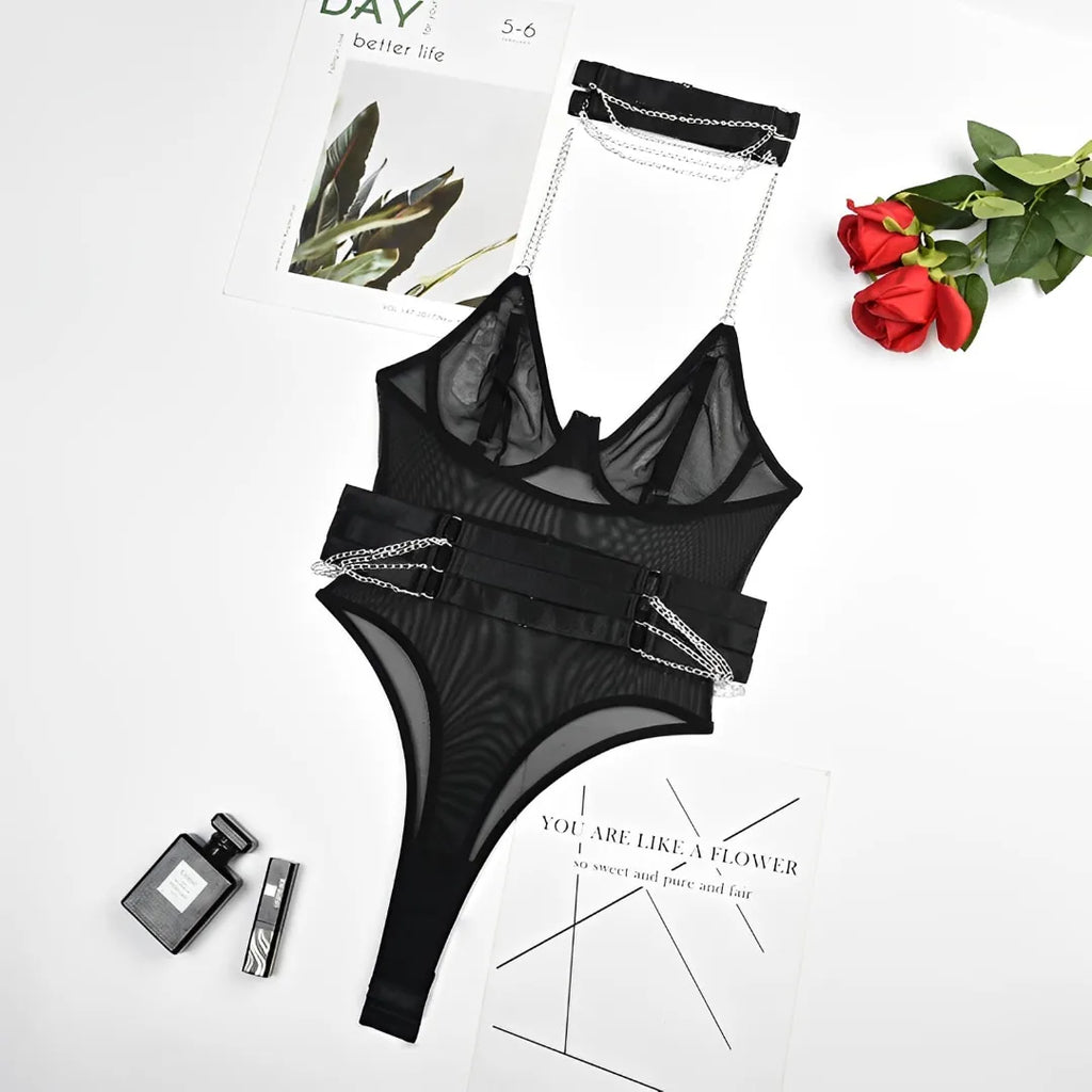 Body com gargantilha e detalhes em corrente