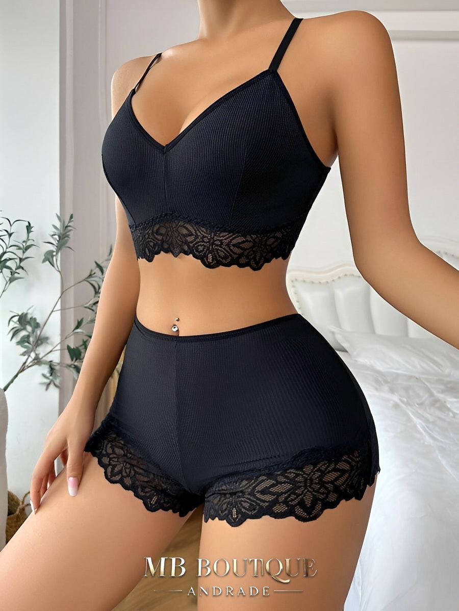 Conjunto Preto com Renda e Calcinha de Cintura Alta