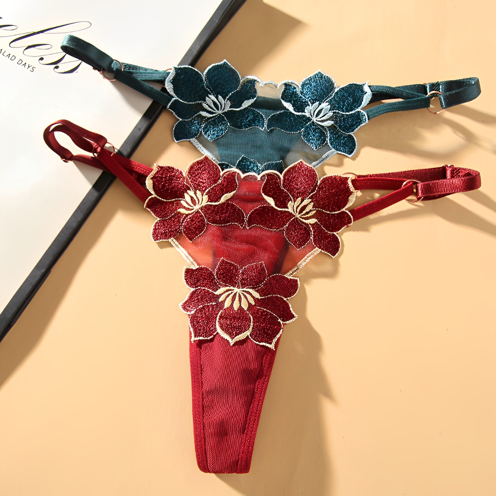 Calcinha com regulagem e bordado em flor